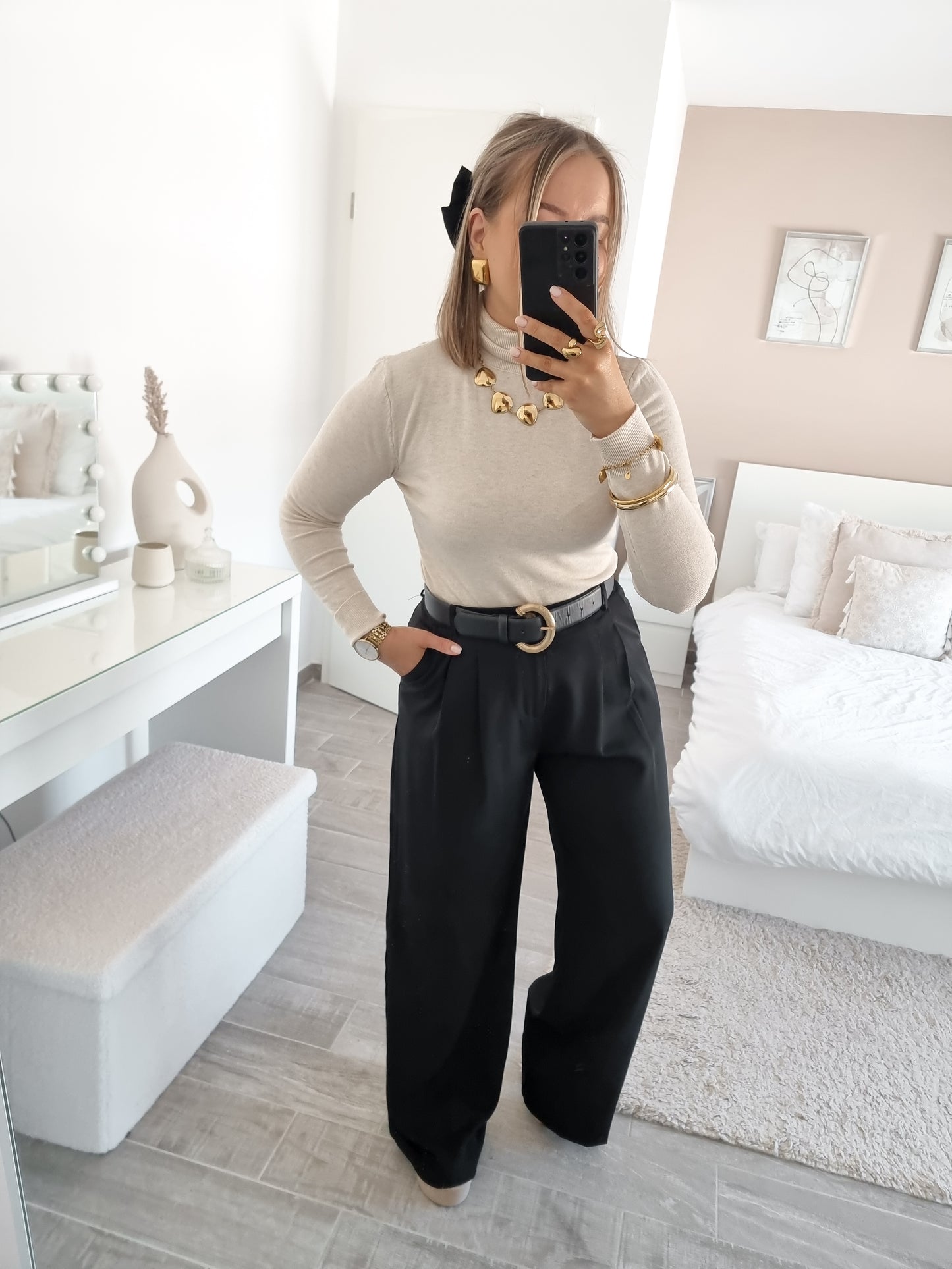 High-waisted pants