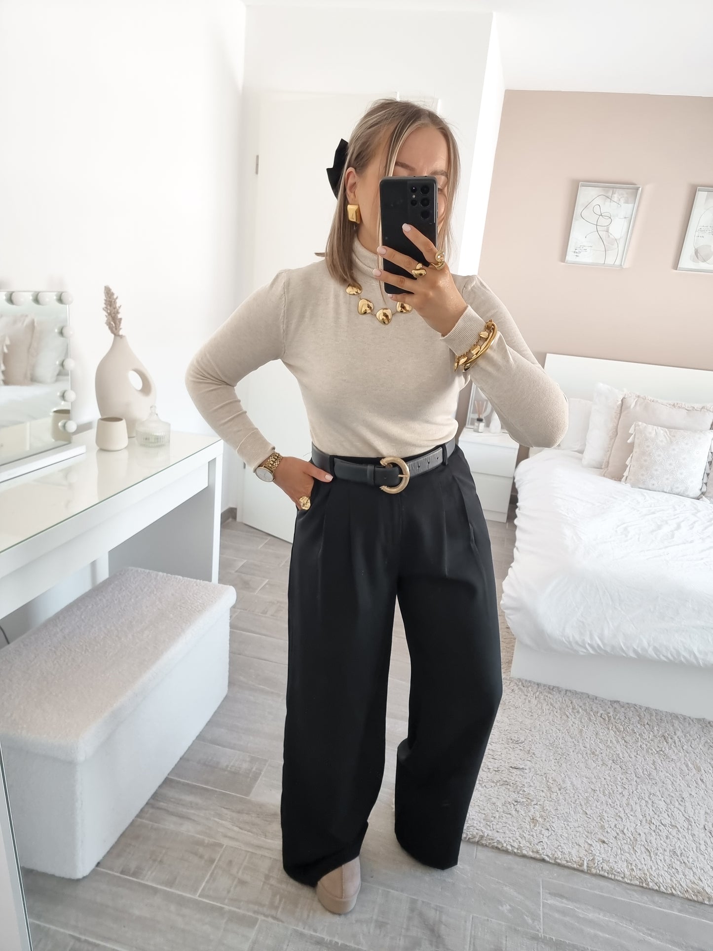 High-waisted pants