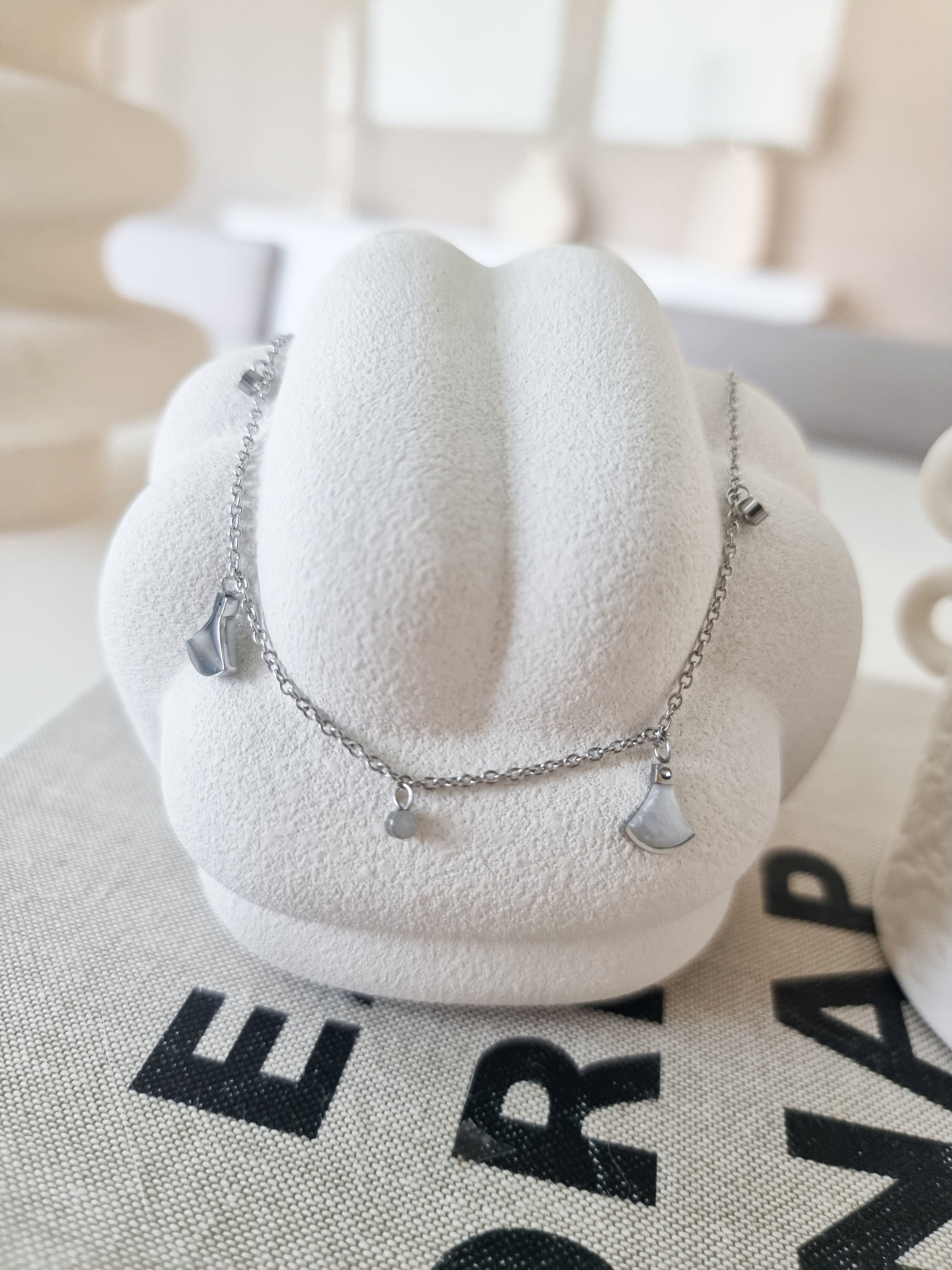 Pearly shell necklace